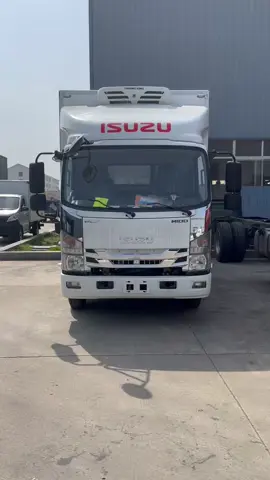 Isuzu kv100 5 ton refrigerator truck for transporting food, vegetables and fruits