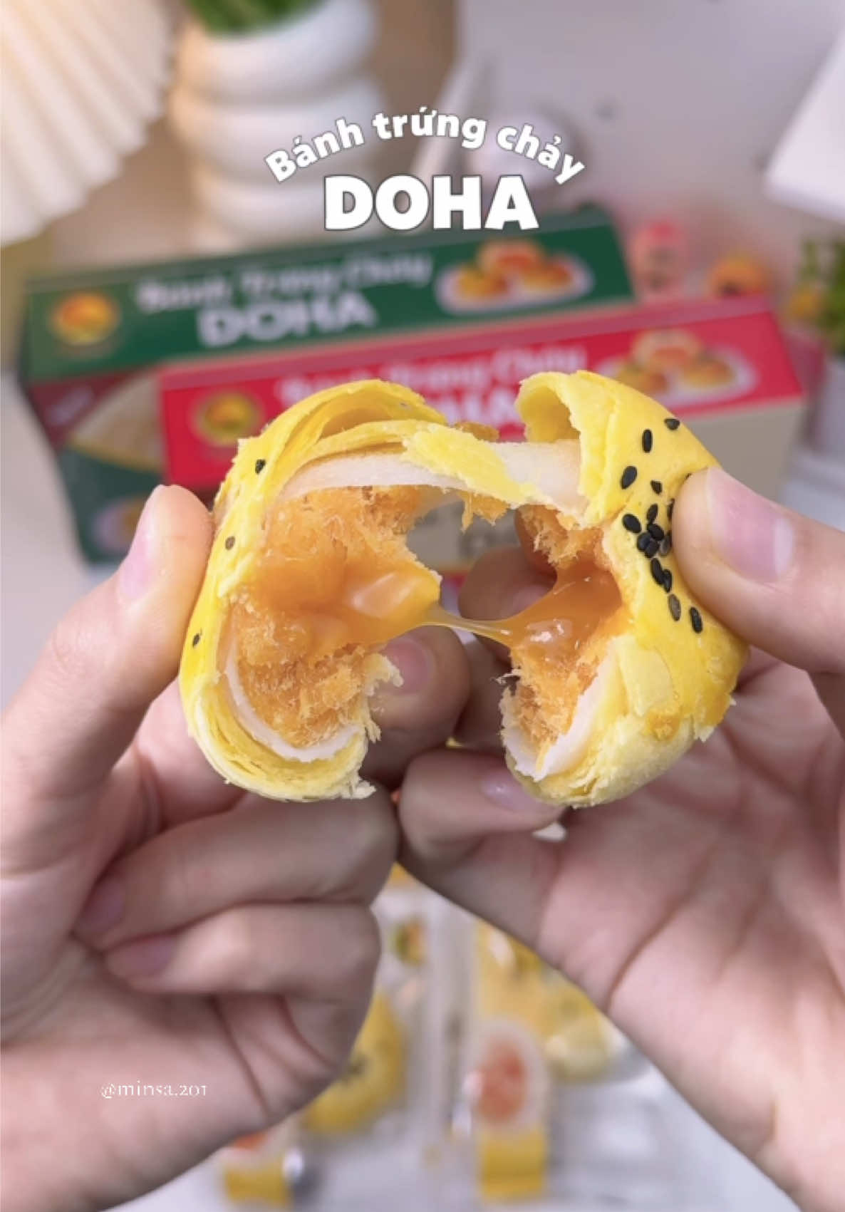 Phải sắm thêm vài hộp nữa ăn dần🤤🤤🤤😋😋😋 #banhtrungchaydoha#donghaibakery #madeinvietnam #banhtrungchaynganlop #banhtrungchaynganlop #banhtrung #minsa #xuhuong #ancungtiktok #ancungtiktok😍 #xuhuong #xh #viral 