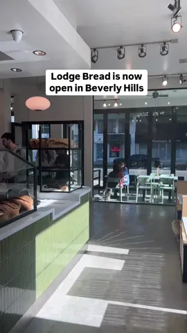 Lodge Bread is now open in Beverly Hills! Come for brunch, stay for the hugest cinnamon roll #lodgebread #labrunch #beverlyhills #brunchtok #cinnamonroll 