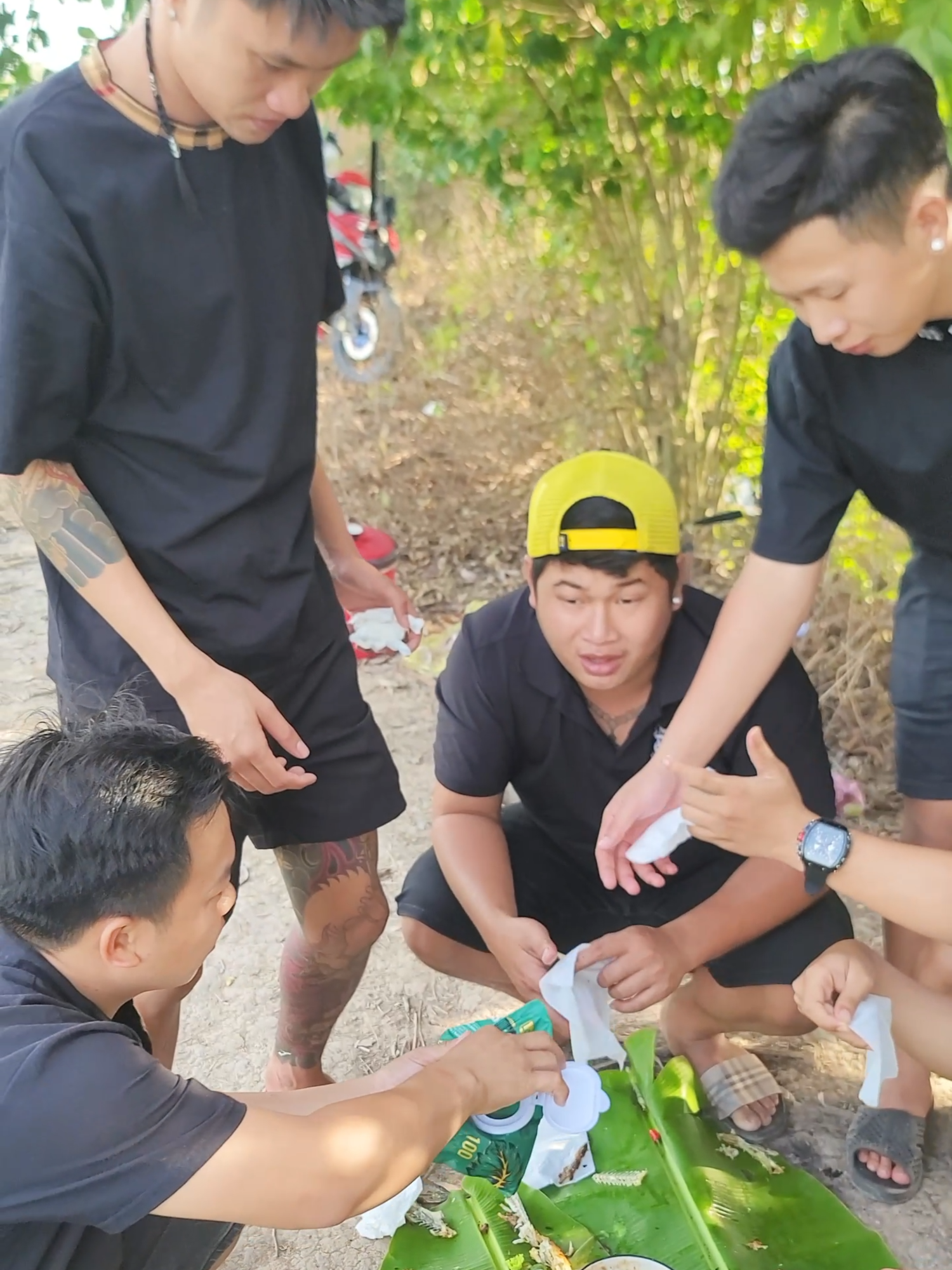 Khăn Ướt Không Mùi Tiện Dụng Cho Anh Em Ở Mọi Nơi @tnbteam9999 #tnb #tnbteam #thanhnhatv #thanhnhavlog