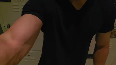 I'm back yall 😭 #bodybuilding #gym #forearms #biceps #fyp #fypp #fyppp #aesthetic #gymmotivation #forearm #GymTok #inspiration #gymrat #bicep #toji #tojifushiguro 