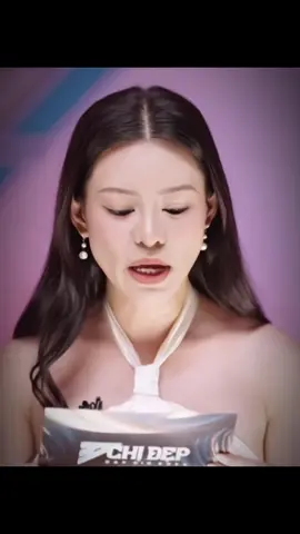 Đây là lần đầu tiên tui thấy nương nương khóc nấc lên như vậy luôn, cái khúc nương nương nói nhường slot cho 1 trong 3 chị kia tui khóc quá trời luôn ko biết nói như nào nhưng mà lúc đó tui thấy thương nương nương vô cùng luôn 🥺 Mọi người có thương nương nương và gia tộc Bùi Lan thì hay cày view cho Vận May đẩy cho Vận May lọt tô trending đi ạ 🥰 #builanhuong #chidepdapgioresong2024 #chidepdapgioresong 