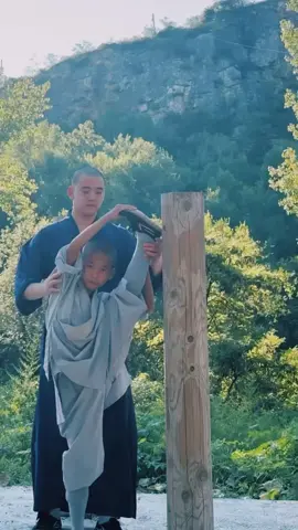 Shaolin Kung-fu #kungfu #shaolin #shaolinkungfu #shaolinmonk #chinesekungfu #fyp #tiktoklongs #views #training #technique #skills #master #foryoupage #fyp 