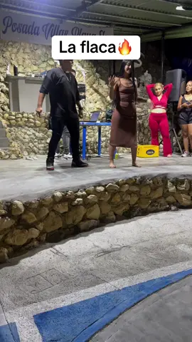 La flaca🔥 #fyp #paratí #viral_video #elanimadorloco #baile #tiktoker 