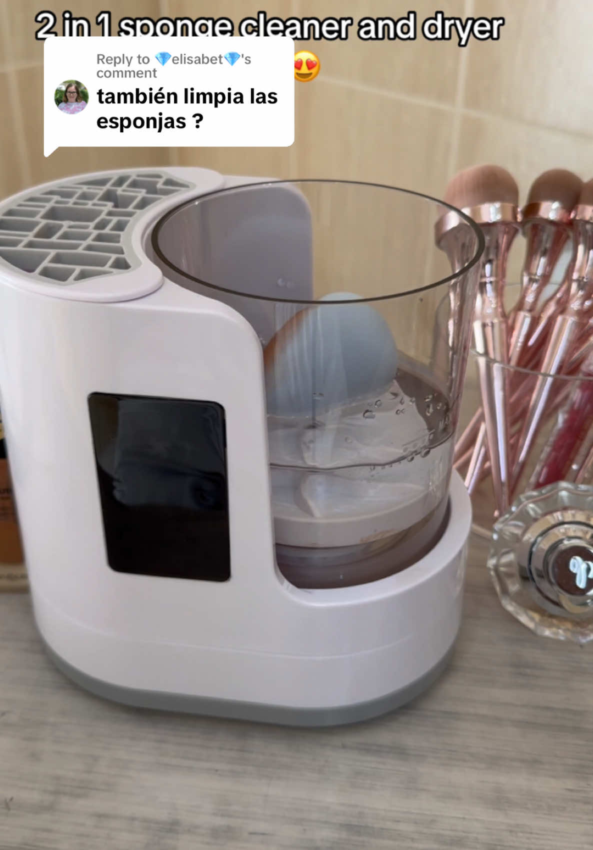 Replying to @💎elisabet💎 🫶🏽 💖 Pamper your brushes and sponges, and take care of your skin. ✨ The 2-in-1 cleaner that washes and dries your tools in minutes. #makeup #brushcleaning #cleanbrushes #beauty #skincare #beautyroutine #makeuptips #MakeupRoutine #makeuptutorial 💖 Clean brushes, happy skin: avoid breakouts and care for your face. ⏰ Quick, practical, and super chic. 🌸 Your makeup routine has never been this easy!