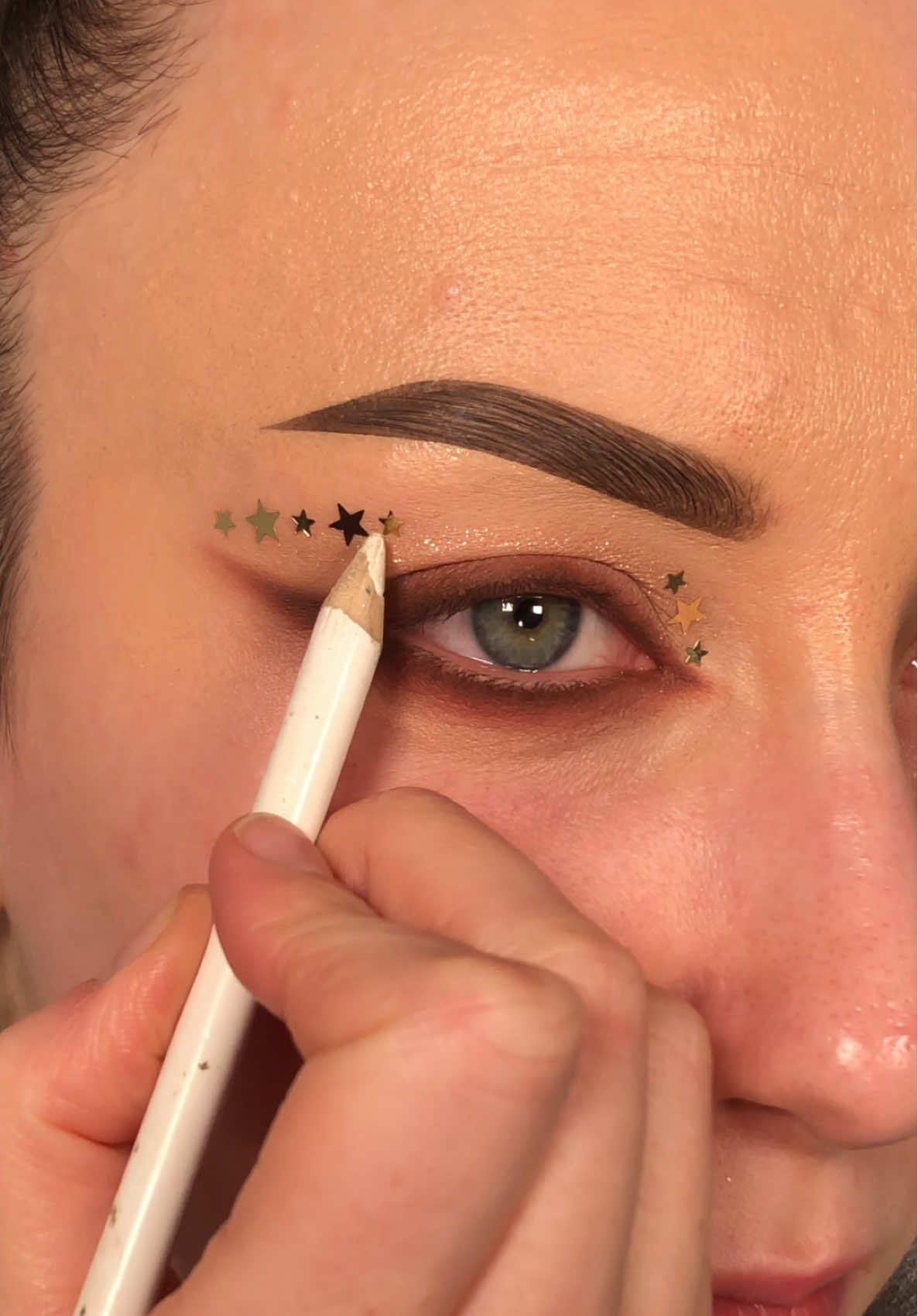 #ad easy NYE makeup🌟 - Using:  - @nyxcosmetics_uk ultimate edit warm neutrals palette, jumbo eye pencil in frappe and shimmer from the ultimate paradise shock palette  - @Garnier rose micellar water and eco pads - @Kissproductsuk naked drama tulle lashes -  #nye #newyear #nyemakeup #newyearseve #2025 #nyxcosmetics_uk #makeup #makeupartist #makeuptutorial #tutorial #Eyeliner #eyeshadow #eyelinertutorial #eyeshadowtutorial