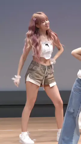 - só de pensa que fevereiro tá perto e que às aulas vão começar dnv, já me bate uma preguiça do k7 || pedido da: @— ⁺˖ . ᥴꪖ𝕜ꫀꪶꪗડ 🧁 ! || #lily #nmixx #fancam #kpop #fyp #contademoot 