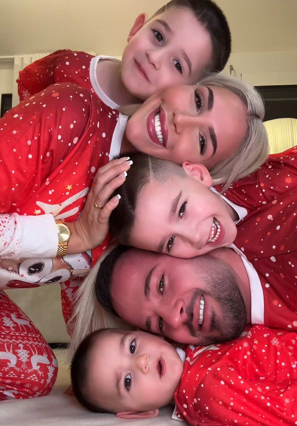 Merry Christmas an alle die es feiern 🎄❤️.. ich hoffe ihr hattet schöne Tage mit euren liebsten und habt die Zeit genossen. #foryou #fürdich #foryoupage #family #merrychristmas 