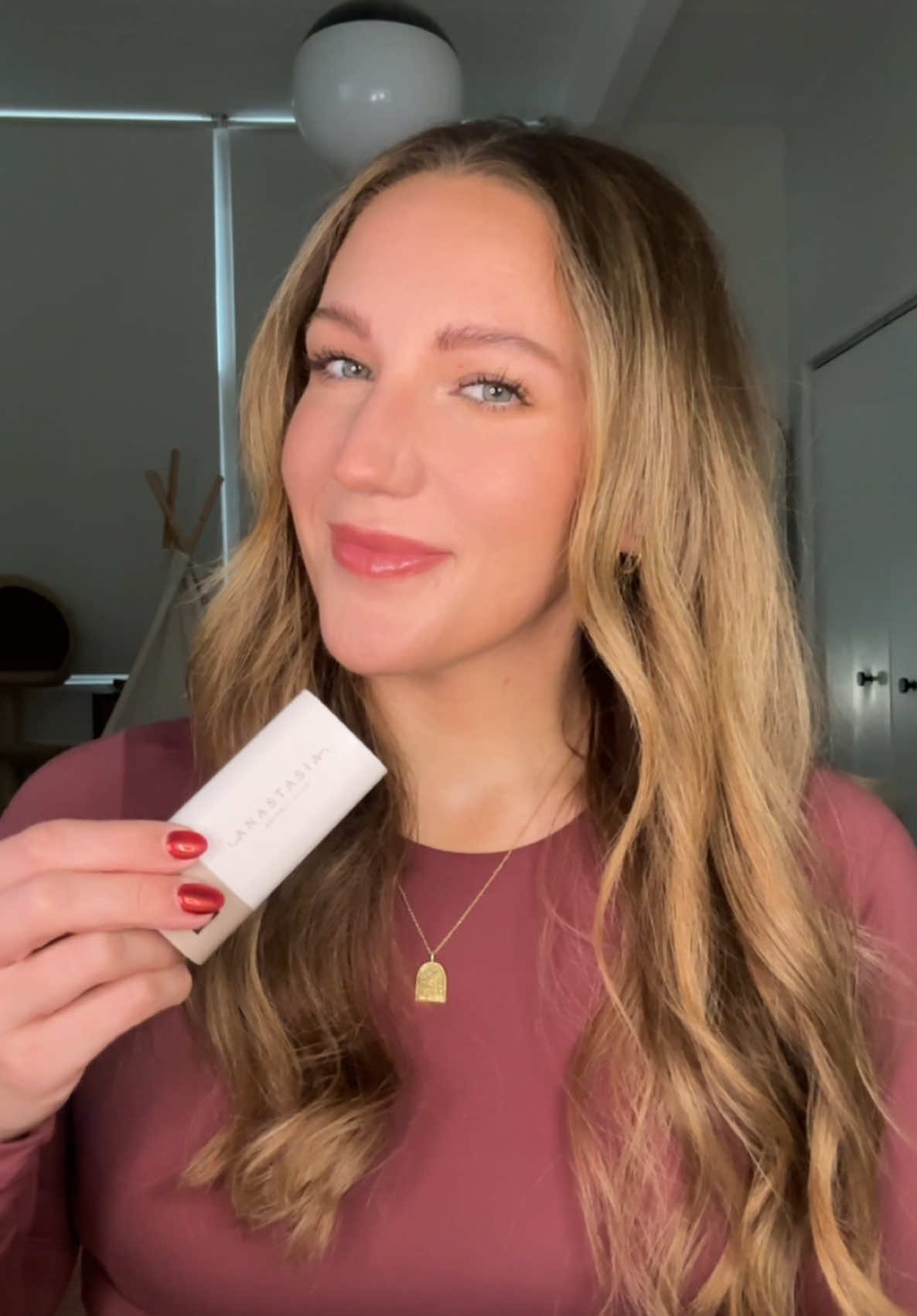 The Anastasia Beverly Hills Beauty Balm Serum Boosted Skin tint is 🤌🏼 for sheer-light coverage on those days you don’t want a full beat ✨ #naturalmakeup #lightmakeup #sheerfoundation #lightcoverage #us 