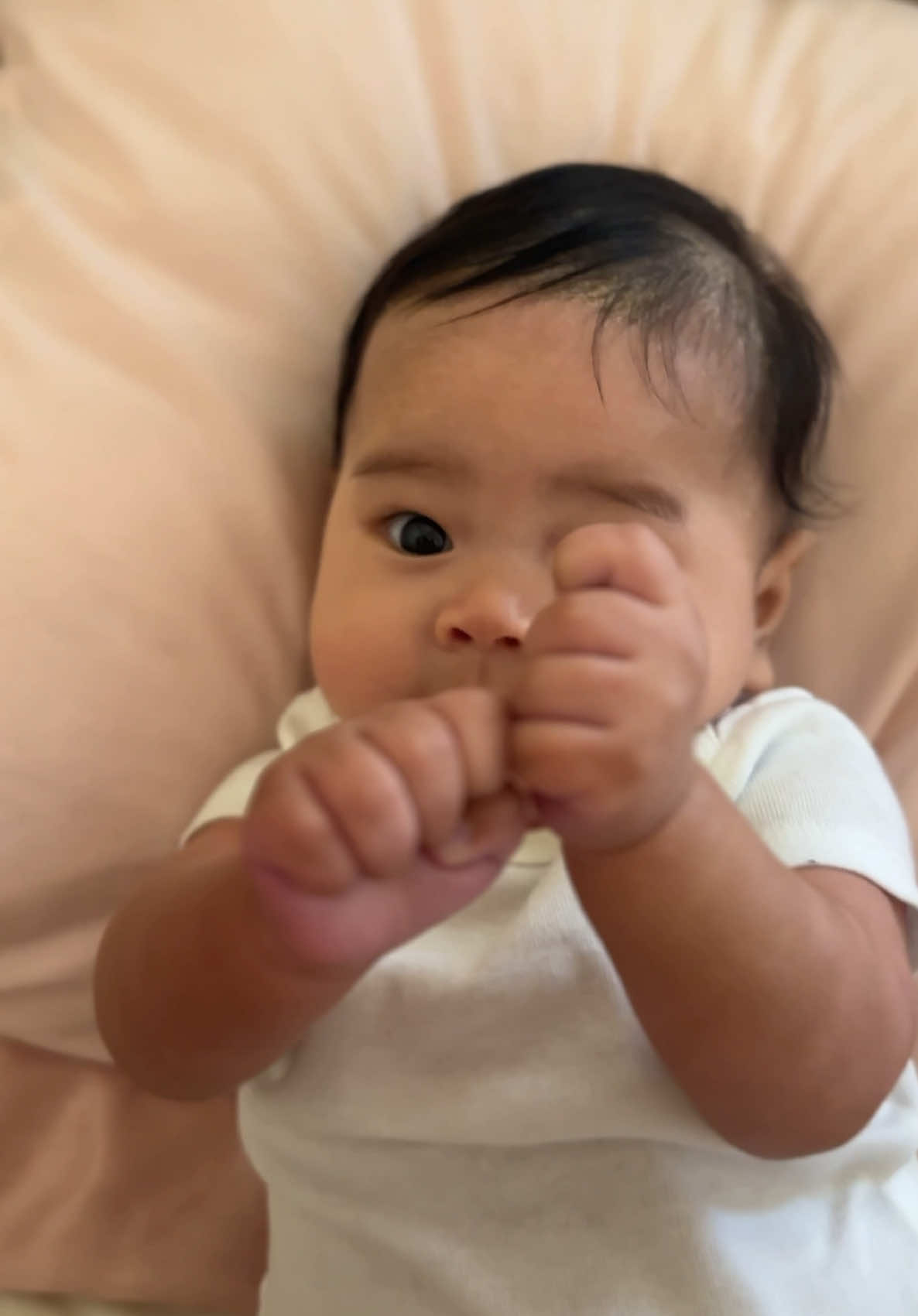 Baby Zeus Turns 4 months Old today, but he can’t stop doing his Fighting Stance Position! 😹 #fyp #babytok #babytiktok #hawaii #oahu #filipino #blessed #4monthsold 