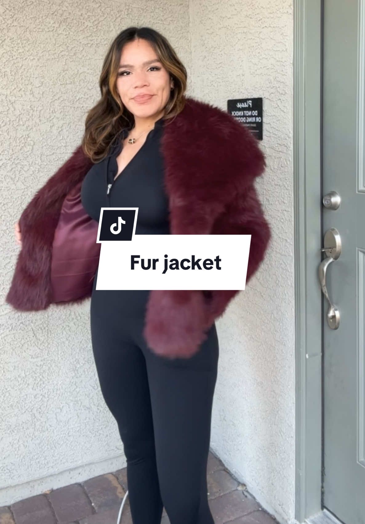 How beautiful is this fur jacket! Absolutely love the color 😻 . #furjackets #fauxfurjacket #winterjacket #winteroutfit 