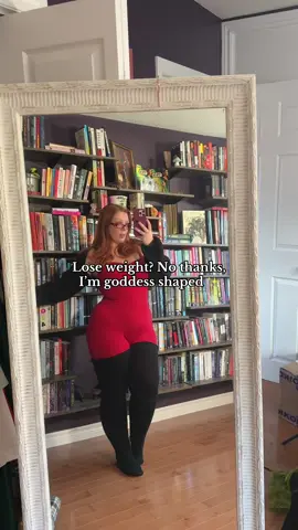 Goddess shaped babes rise UP! I walk through galleries and all the goddesses I see have tummy pouches & rolls 😘 #selflove #confidence #outfitinspo #plussizestyle 