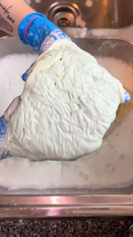 Better late than never 🤷🏽‍♀️ Joining in on #12daysofwater hosted by the beautiful @Nikki 😍😍 #waterysqueezes #asmrsounds #sudsysqueezes #squeezingspongesasmr #squeezetherapy #sudsyasmr #oddlysatisfying 