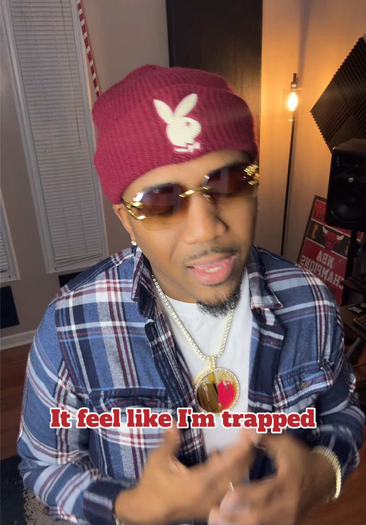 Feel Like I’m Trapped 🗣️ #fyp #2smooth #rnb 