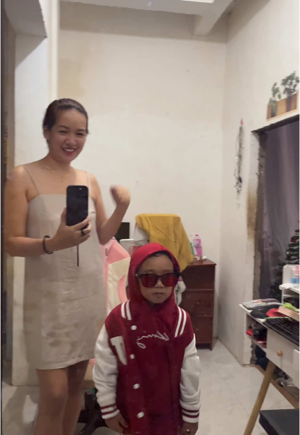After opening his presents. Ganahan kaau mag jacket with shades for Apt. 😂