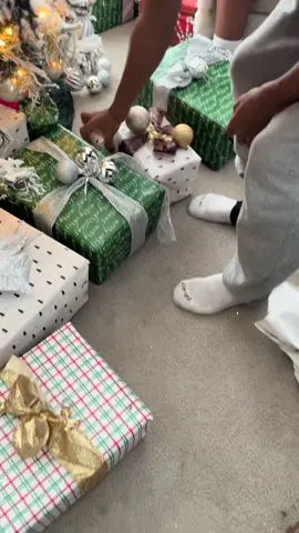 Last Christmas vid? #unboxing #fyp #christmas #christmashaul #openinggifts #hoopers #basketball 