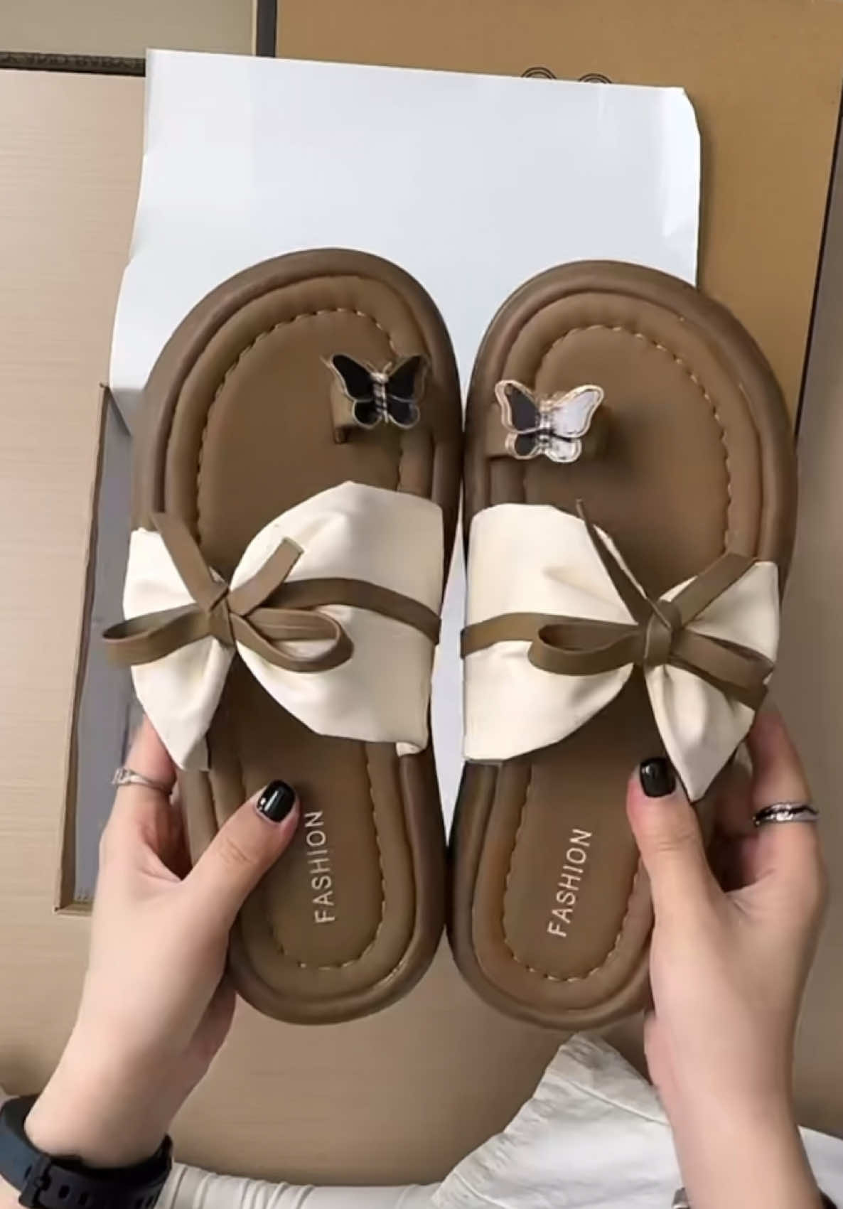 #sendalkoreanstayle #sandalwedgeswanita #sandalwanita #sandalimportpremium #sendalkekinian #needxuss #fyp #sandalbestseller #sandalkupukupu #sandalkekinian #sendalcewek 