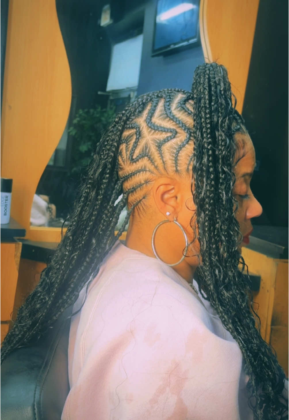 I love how versatile style is 😍 HAIRLINE 7084417969 #for #foryoupage #fyp #braidstyles #stitchbraids #chicagobraider #boho 