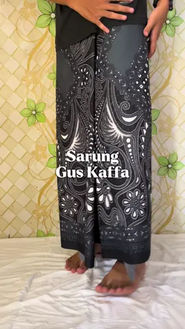 Sarung santri santriwati motif gus kaffa ready ya kakak Pembelian ada dikeranjang kuning #sarung #sarungbatik #sarunggusiqdam #sarungpria #sarungadem #sarungprinting #promo #sarungseragam #sarungazzahir 