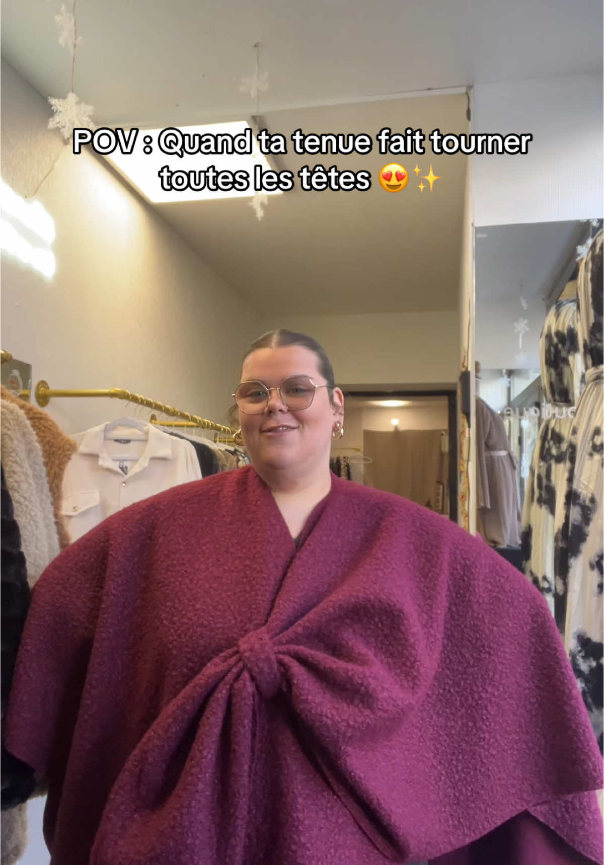 💡 Craque pour ce look irrésistible et ultra-stylé ! 🎀 Ce pencho, c’est le détail qui change tout : élégant, audacieux et parfait pour l’hiver. 📍 Disponible dès maintenant dans notre boutique ! 📦 Livraison rapide & satisfaction garantie. 🔗 Clique sur le lien en bio pour découvrir toute la collection. #vetements #grandetaille #OOTD #pourtoii  