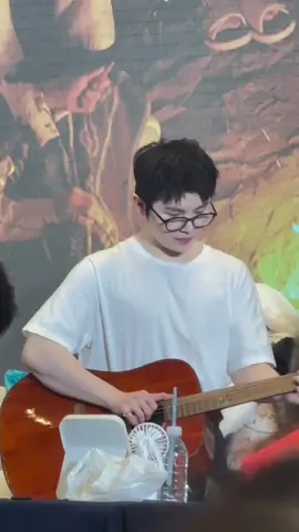 klian harus liat betapa kerennya cowoku main gitar #woozi #fyp #carat #fypシ゚viral #seventeen #seventeen세븐틴 #svtcarat #seventeen17_official #svt #caratさんと繋がりたい 