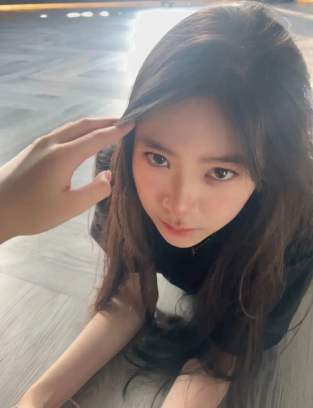 sekarang gue nanya ini foto 1 sama ke 2 kalo di liat sekilas doang apakah kalian sadar bahwa ini orang yang sama, alias Lily beda muka lagi😭😭😭 #lily #lilyjkt48 #jkt48 #jkt48newera 