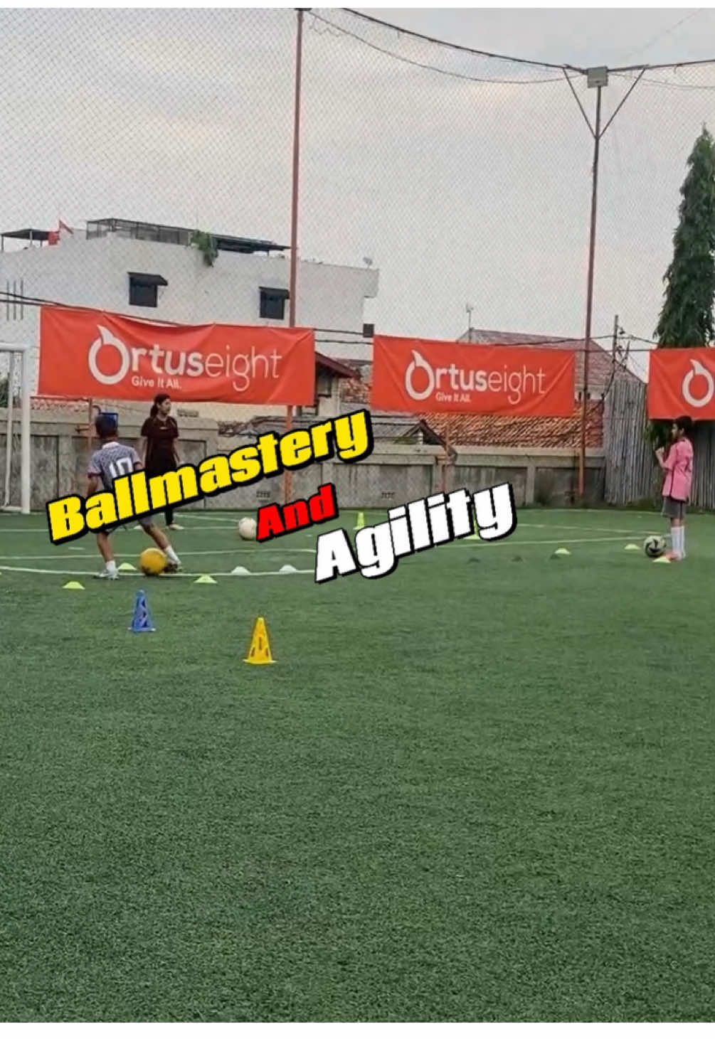 Ballmastery & agility 12years old . . #trainingwithboro #twbsoccerperformance #twbpersonaltraining #twbprivatesoccer 