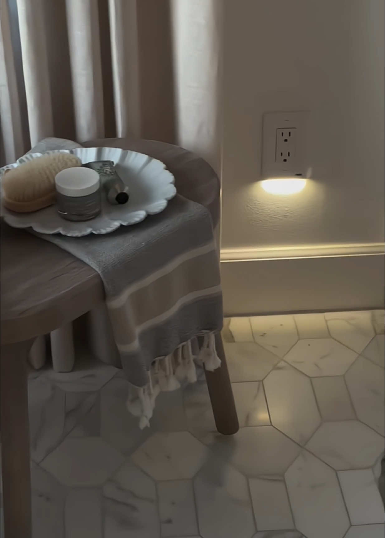 Amazon Home Lighting Favorite Finds ✨  All Products Link's in Bio Go  Amazon Storefront Search ( Lights Finds )  You Find These Products  This video is being shared for promotional purposes or to assist others, and its original owner is @interiordesignerella  #tiktokmademebuyit #tiktokfinds #fyp #foryou #viral #homeimprovement #homegoods #homedecor #homelighting #lights #house #lightingfavorites #lights #walllight #decor #goodthing #newgadgets #gadget #homegoodsfinds #bkowners 
