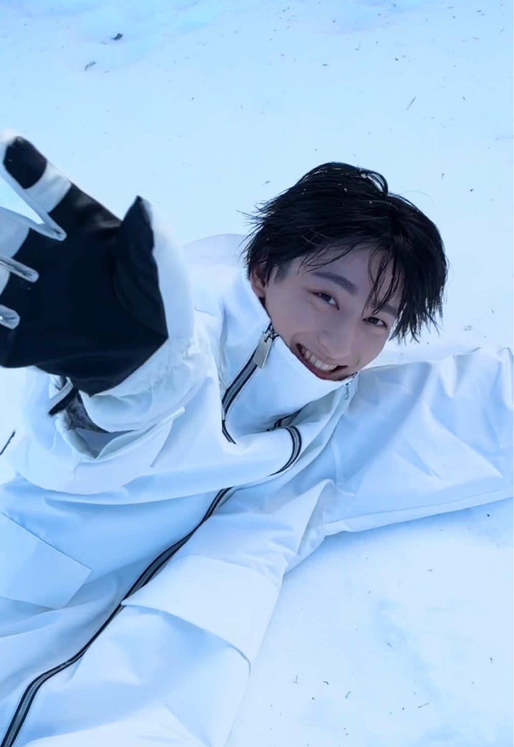 🎁『GIFT』🎁 また雪遊び一緒にしようね！  byとっしー YouTubeにて『GIFT』Special Movieも公開中！ #ICEx #COOLer #筒井俊旭  @筒井俊旭 #GIFT #NewMusic #fyp