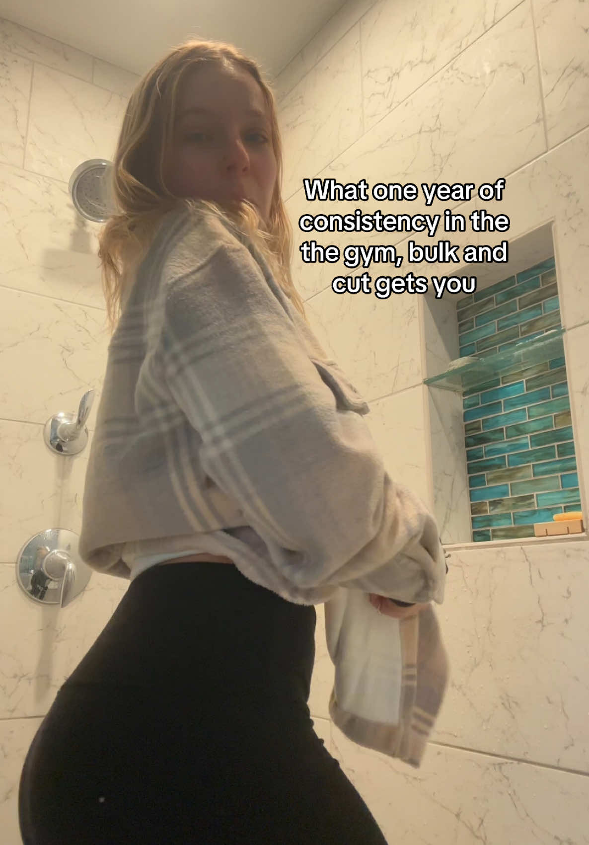 quick thirst trap to show off my progress🤩 I lost 25lbs this year, let me know if you want any tips🫶 Here is your gym motivation for 2025❤️ #fyp #foryou #gym #GymTok #gymrat #transformation #gymtransformation #weightloss #glutesworkout #workout #2025 #motivation #gymmotivation #progress #bulk #cut #cake #lean #consistency #oneyear 