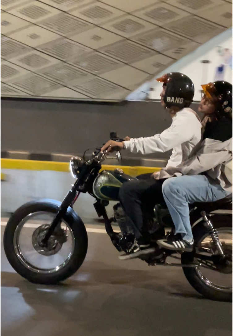 Tetep pake british biar selalu romantis✨ #britishstyle #britishstylemotorcycle #britishstyle🇬🇧 #motorcycle #motorcustom #motorkustom #motorkustomindonesia #motorcustomindonesia #britishcustom #britishculture #demambritish 