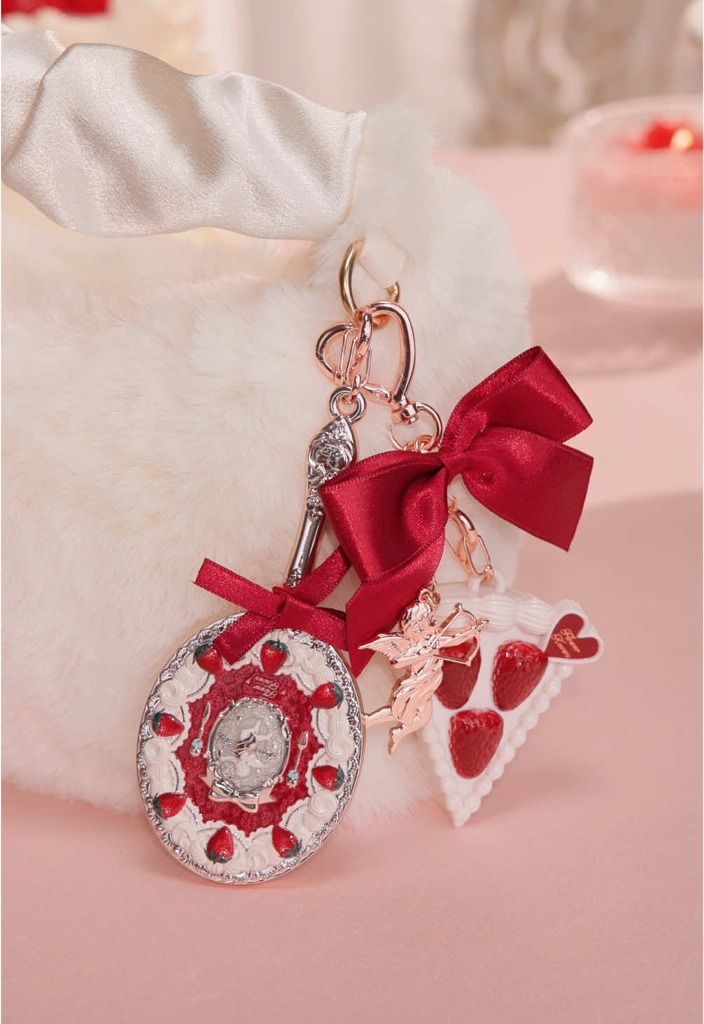 可愛いソリドパフュームでいつも甘い香りをプラス。 Allin限定のミニミラーはメイク直しに便利！ #フラワーノーズ #新作コスメ #ストロベリーキューピッドコレクション 