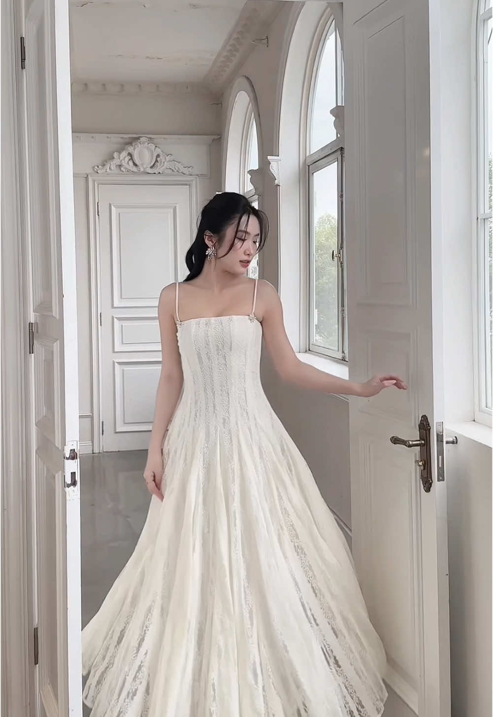 Beautiful in white 🤍 #deliciaevn #fyp #thoitrangnu #thoitrangtiktok #xuhuong 