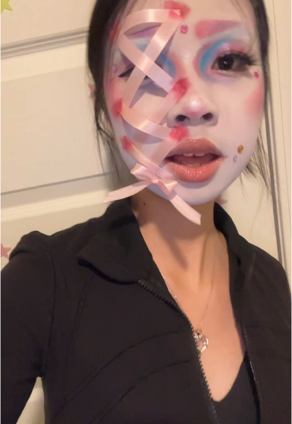 RUUFF 🐶 || #strawberry #makeup #clownmakeup #creativemakeup #ribbon #yay #trend #fyp #fup #fupage #fu #fy #coolio #gems #🤍 