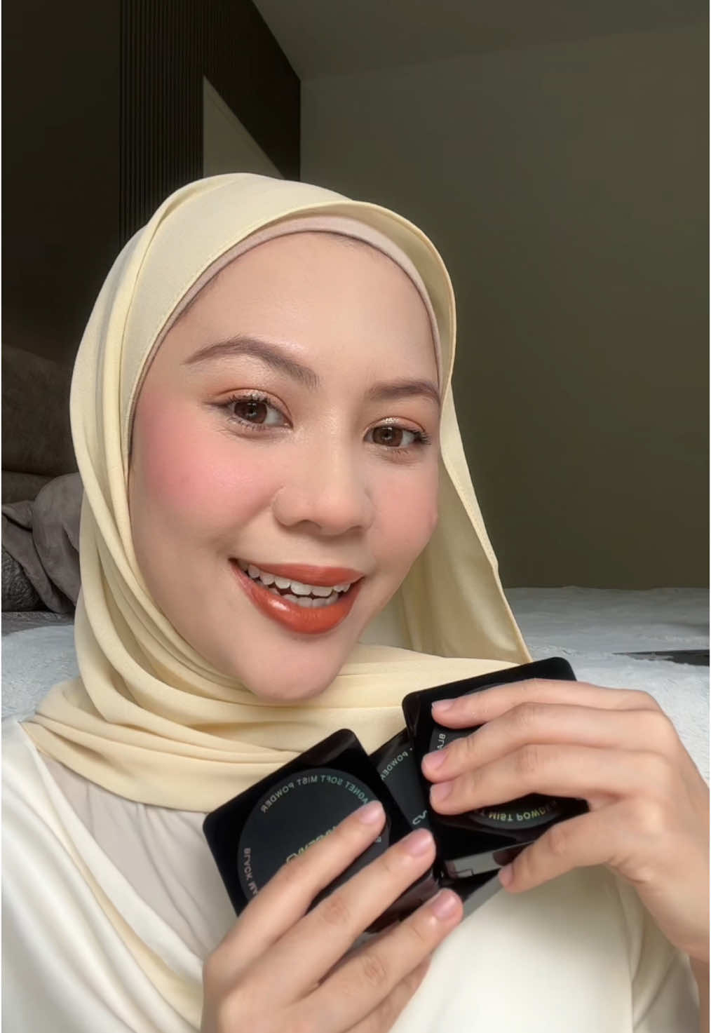 Please set makeup korang with powder if tak nak makeup korang bercapuk😌 this powder sangat la i suka because i tak suka loose powder, this powder sangat fine and make your makeup super smooth💖 #carslan #carslanpowder #makeuptips #makeuptutorial 