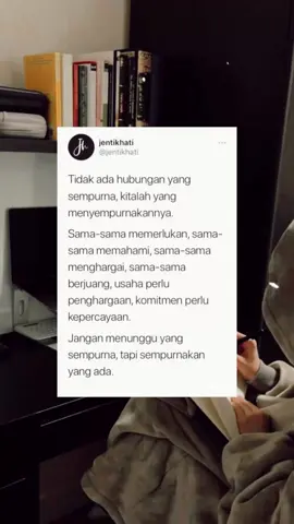 Pasangan yang baik adalah saling MELENGKAPI dan MENGASIHI antara satu sama lain, saling BANTU-MEMBANTU, dan tidak MERENDAHKAN satu sama lain. Lelaki tidak boleh menganggap dirinya lebih KUAT dari perempuan dan perempuan tidak boleh menganggap dirinya lebih BAGUS dari lelaki. Saling melengkapi antara satu sama lain. ❤️🫶🏻 #jentikhati #sahabat #dakwah #sentap #quotes #jodoh #cinta #fyp 