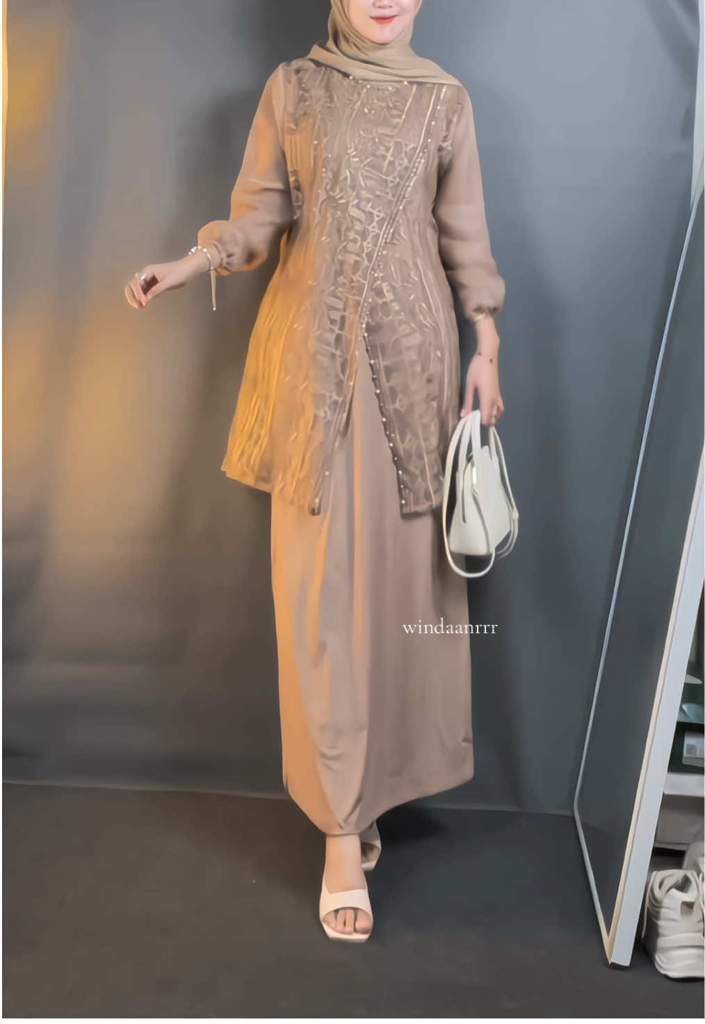 outernya cakep banget dipaduin sama inner dress gini 😍🫶🏻#outerbrukat #outer #dressbrukat #dresscantik #dresslebaran #dresskondangan #dresslebaran #gamislebaran #gamisbrukat 