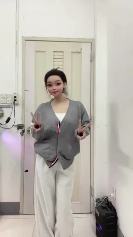 Áo khoác cardigan tay kẻ sọc #thaone #aokhoacnu #cadiganlen #aoxinh #thoitrang 