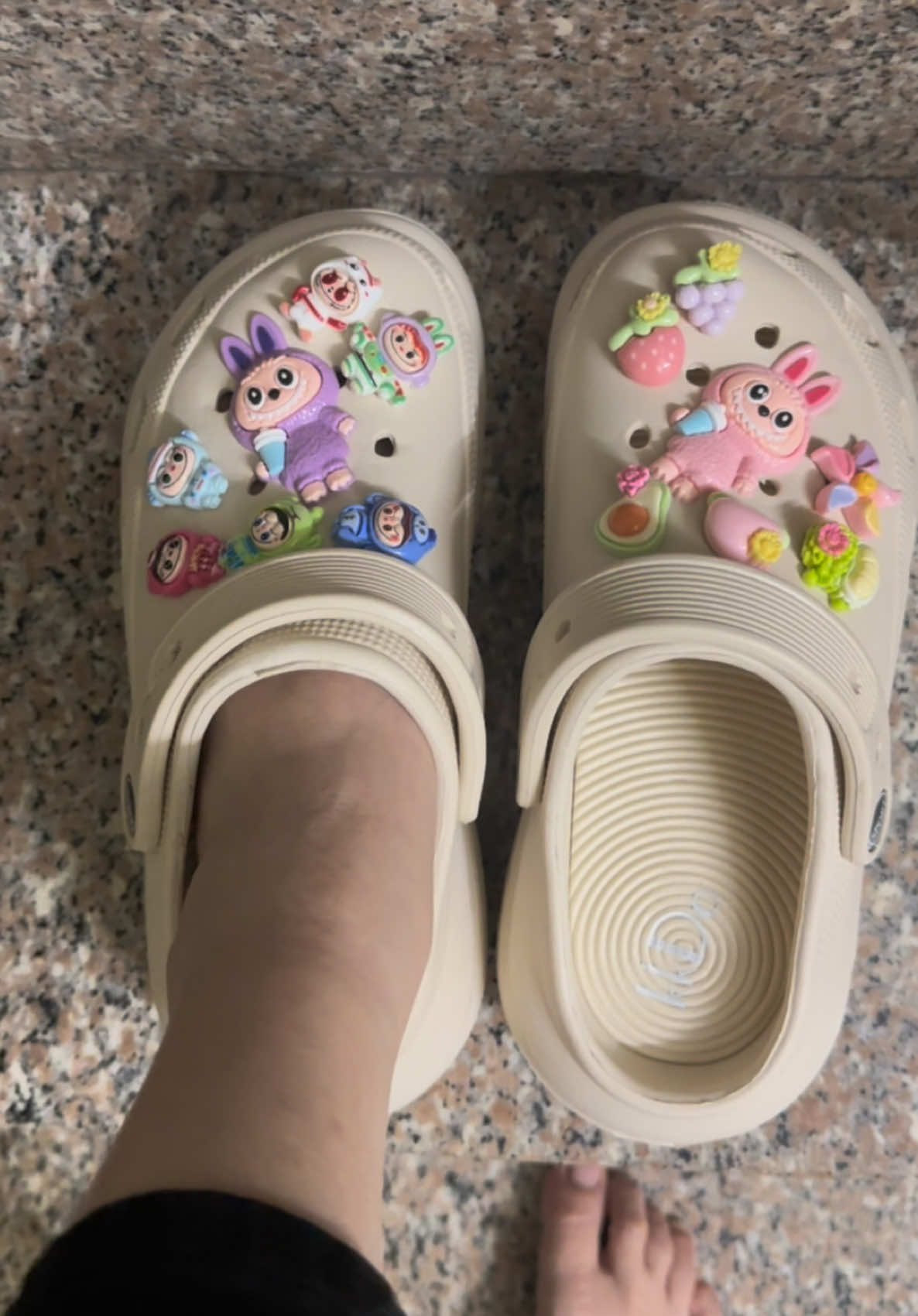 Dép sục bánh mì nữ đế dày cao 6 phân có lỗ thoáng khí kèm sticker #depsuc #depsucbanhmi #depsucnu #xuhuong #thinhhanh #tiktok #depbanhmi 