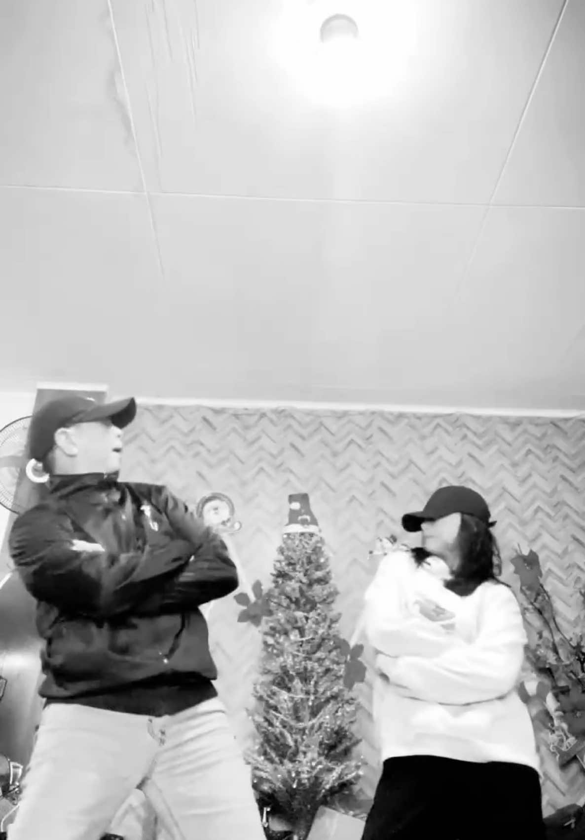 Sticky Dance Challenge!! 😍😁 dc: @dylansmovin   #dancer #tiktokdances #2024 #trending #viral #viralvideo #trendinglolo #djlolonyo #FamilyFun #christmas #loloandapo #familytiktoks #familytime #dancing #dancemusic #trendingvideo #sticky #stickydancechallenge #stickydance 