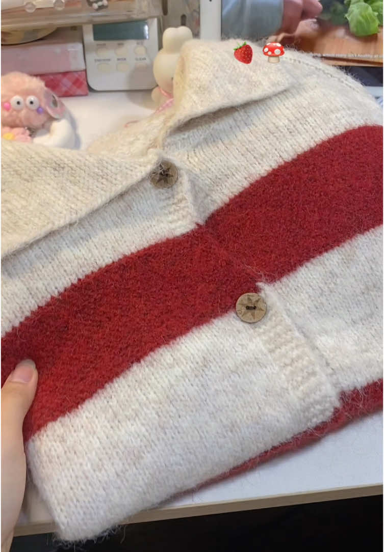 Nhìn cái màu là thấy cưng ròiii🍓🥰#foryou #xh #fyp #viral #xuhuong #aolen #cardigan #aolennu #thoitrangnu #fashion #review #macdep 