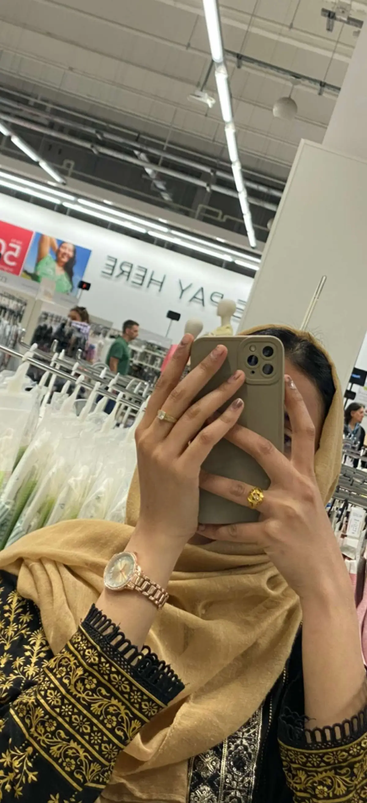 Ignore ugly nails 🌝