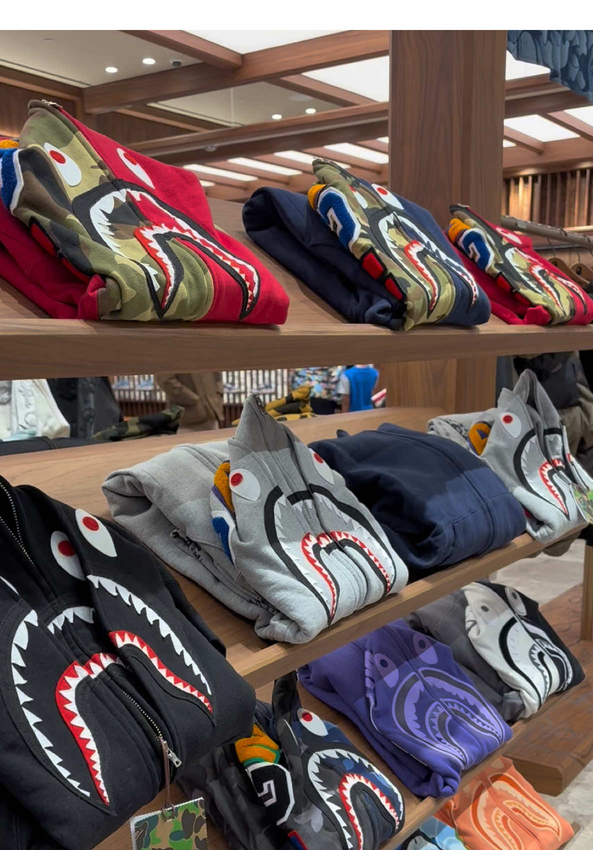 Went to visit the new Bape store at the American Dream Mall! I want a hoodie but how can I justify a $500 hoodie?🙂‍↔️ #americandream #bape #abathingape #shopping #fun #saturday #mall 
