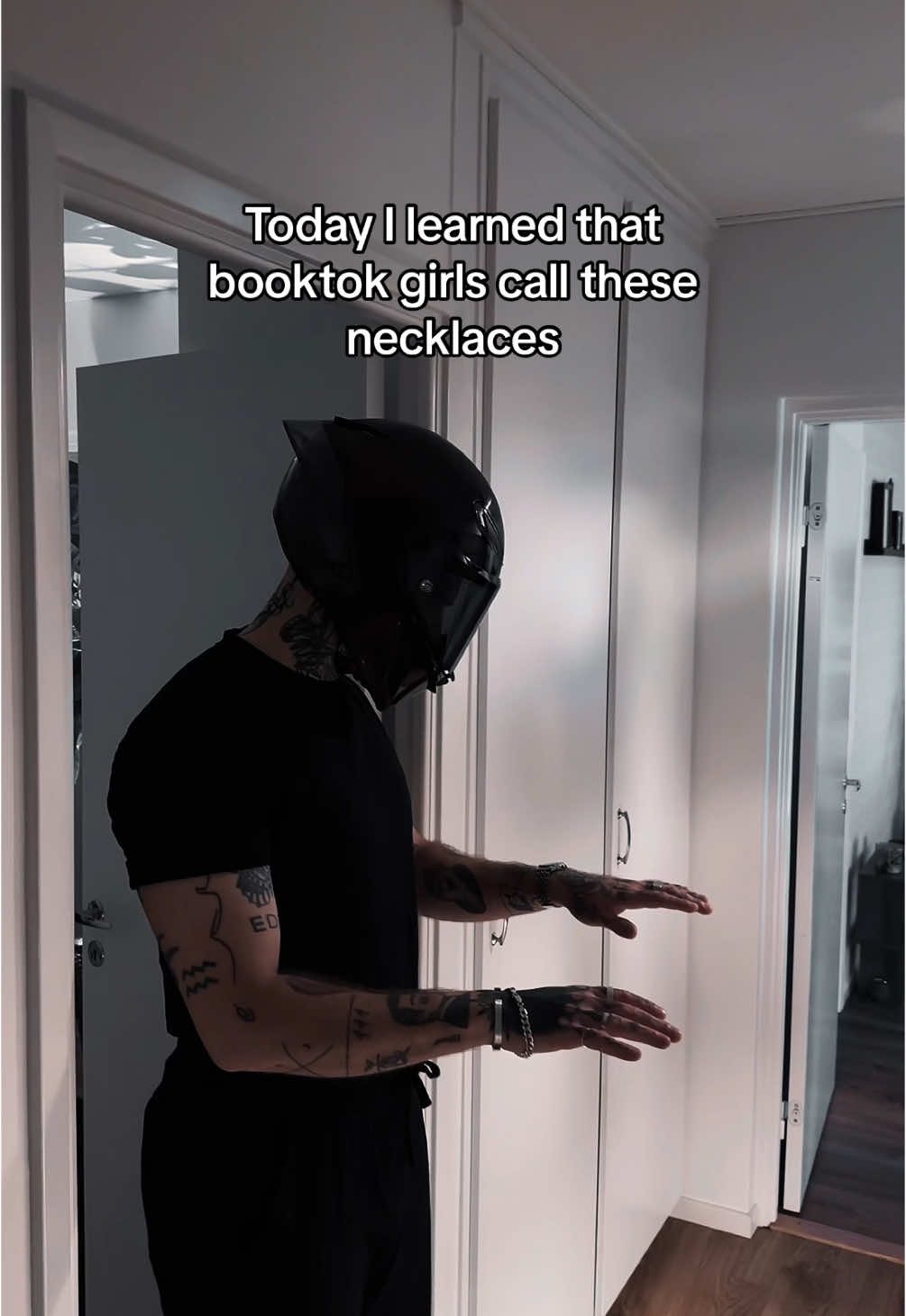 Can someone explain? Why necklaces? #foryoupage #fyp #booktok #booktoker #biketok #biker #tattoo 