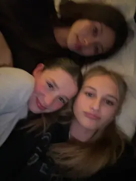 @mia bloom 🪩 @Zoe🫶 my sisters