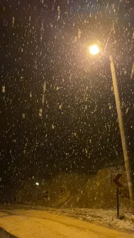 #kar #karyagiyor #köyhayatı #guzelkoyum #gece #beniöneçıkart #kesfetteyiz #fyp #öneçıkar 