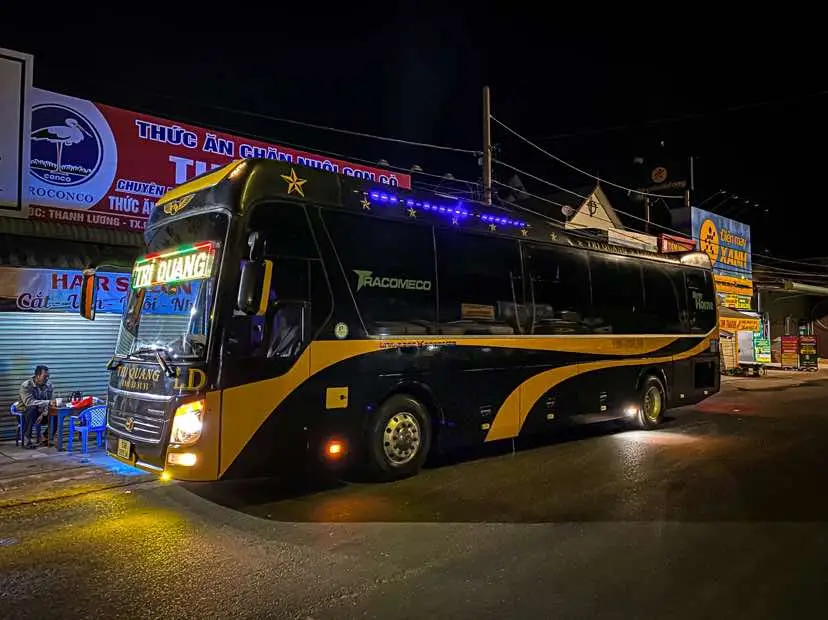 Xe khách về đêm 🌙😪💤#xekhachvietnam #93binhphuoc #xh 