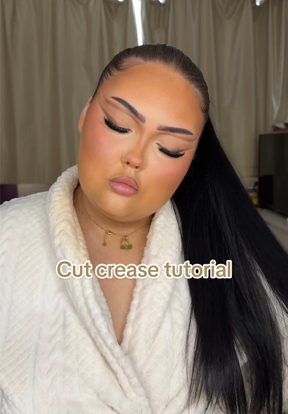 Cut crease tutorial🎬 #foryoupage #fyp #makeuptutorial #cutcreasetutorial #luc #viral