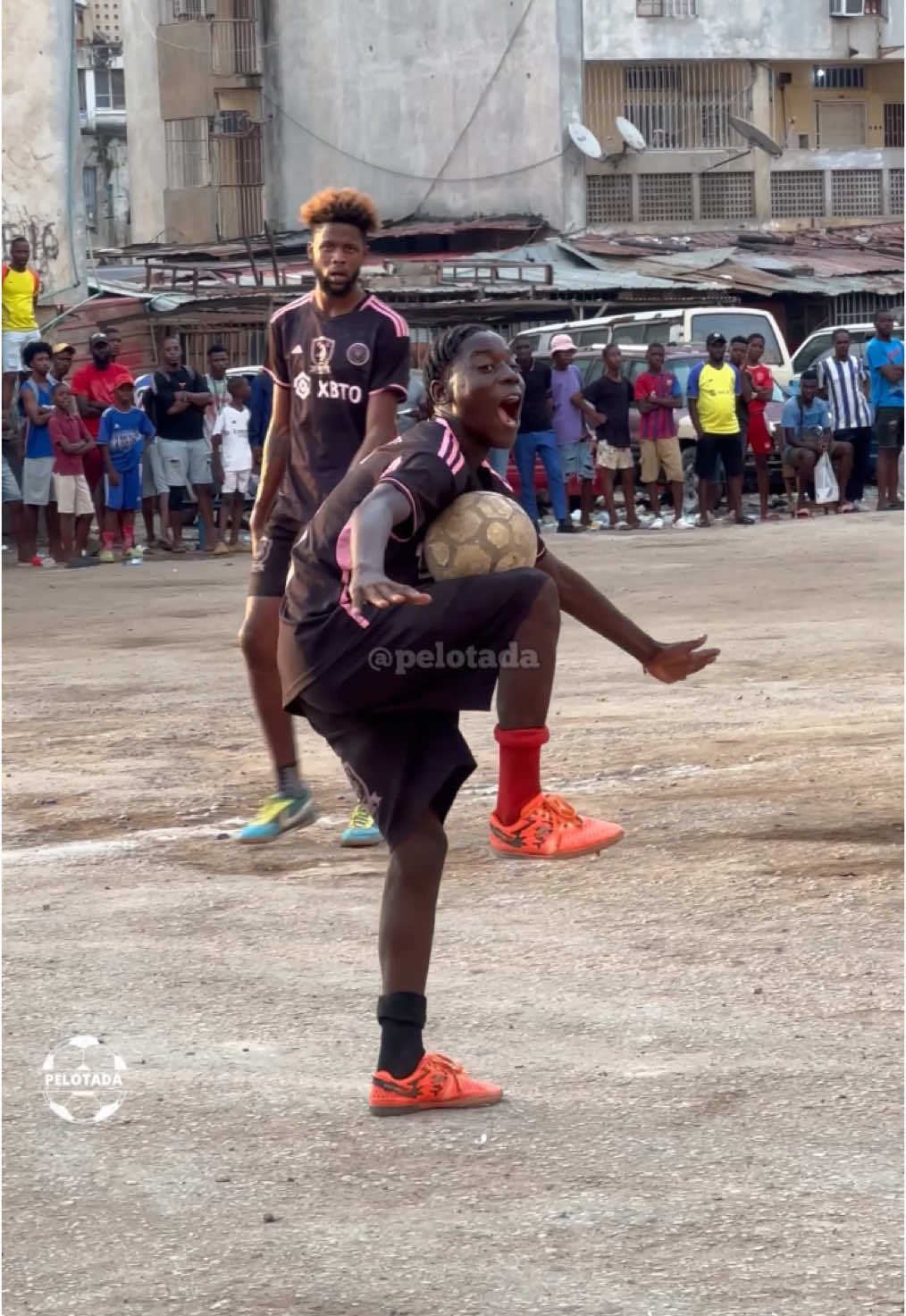 #dribbles #futebol #foryou #dribblesfootball #skills #soccerstreet #fifastreet #streetfootball #futebolarte #pelado #futebolderua #dribleshumilhantes #futsal #can #africa #angola🇦🇴portugal🇵🇹brasil🇧🇷 #pelotada #soccerskills100 #futebolraiz #EURO2024 
