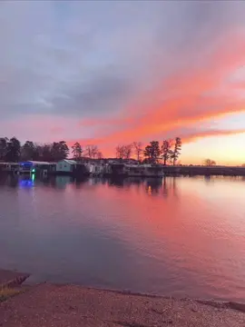 #sunset #lake #pretty #godscreation #wow 